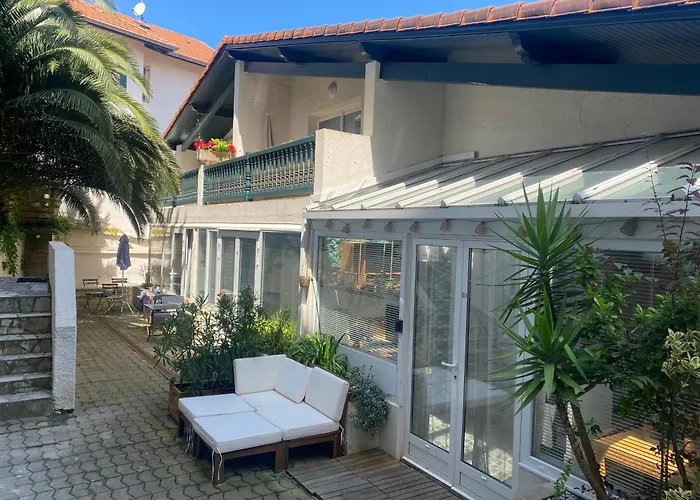 Charming 1 Bedroom Flat, Biarritz Center With Pool And Car Park