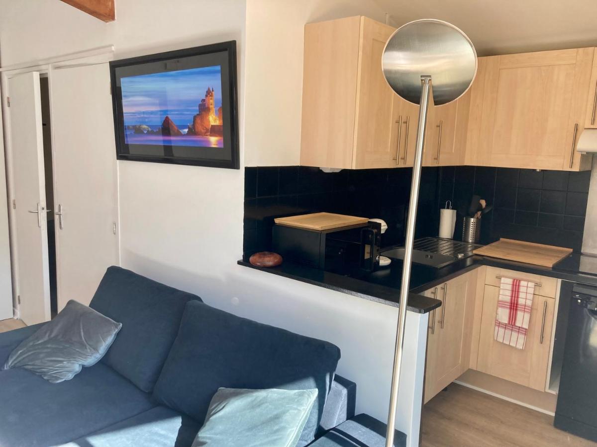 Charming 1 Bedroom Flat, Center With Pool And Car Park *