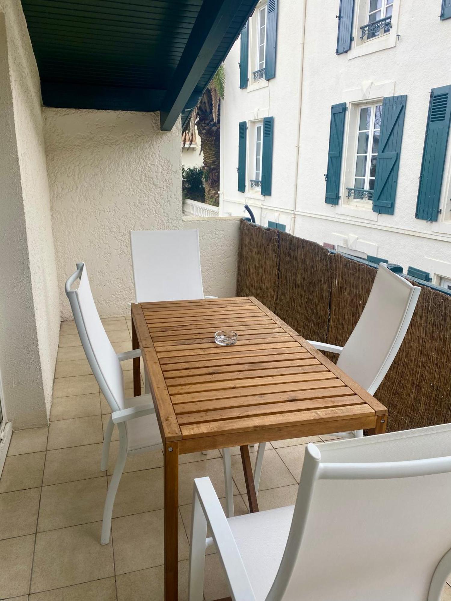 Charming 1 Bedroom Flat, Center With Pool And Car Park *