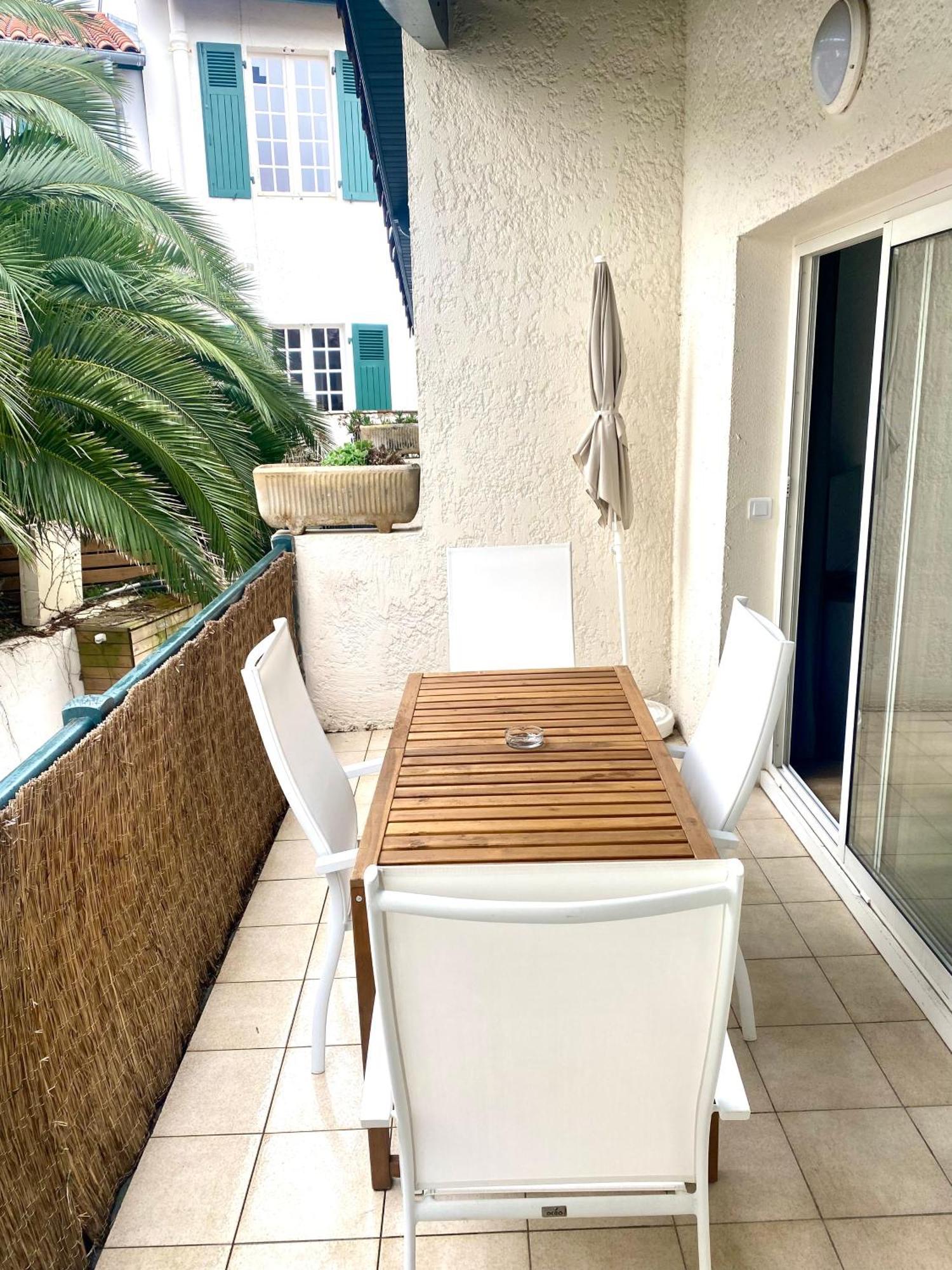 Charming 1 Bedroom Flat, Center With Pool And Car Park Appartement *
