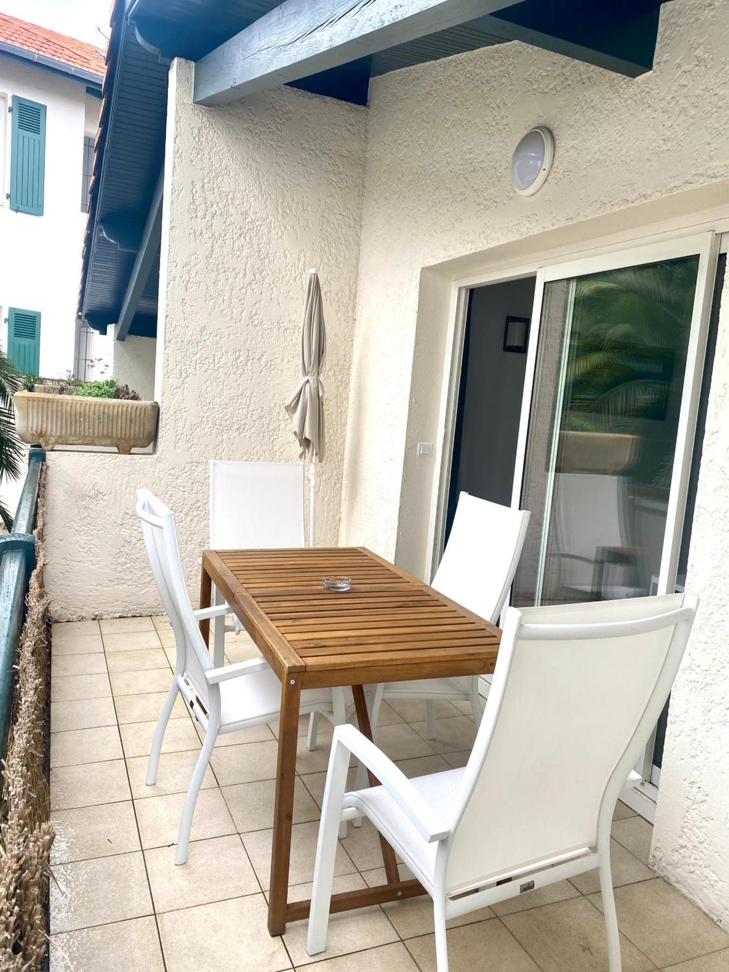 Apartment Charming 1 Bedroom Flat, Center With Pool And Car Park